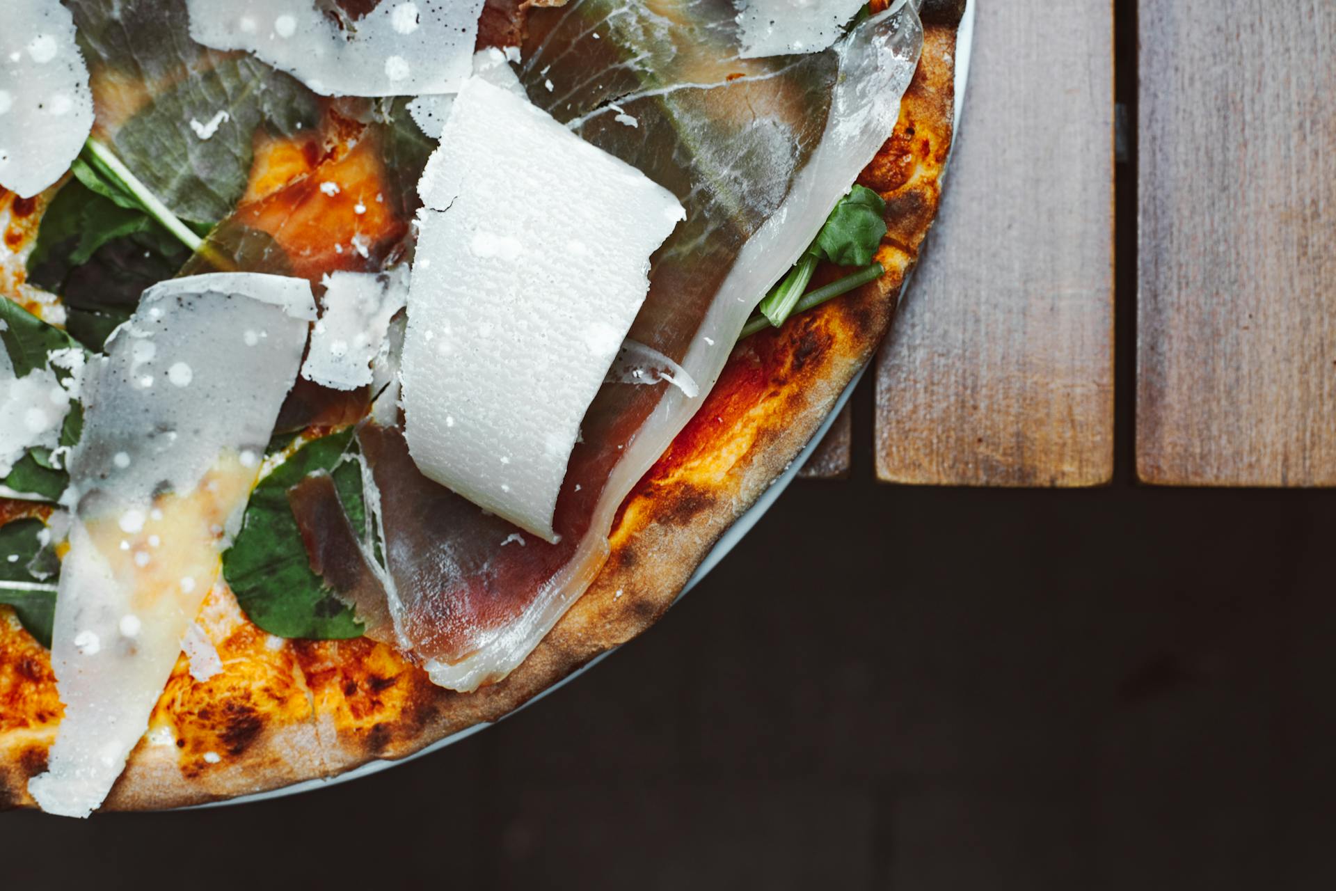 Jaki ser do pizzy wybrać? Przegląd najpopularniejszych gatunków i smaków