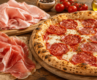 Tradycyjne włoskie mięsa do pizzy.